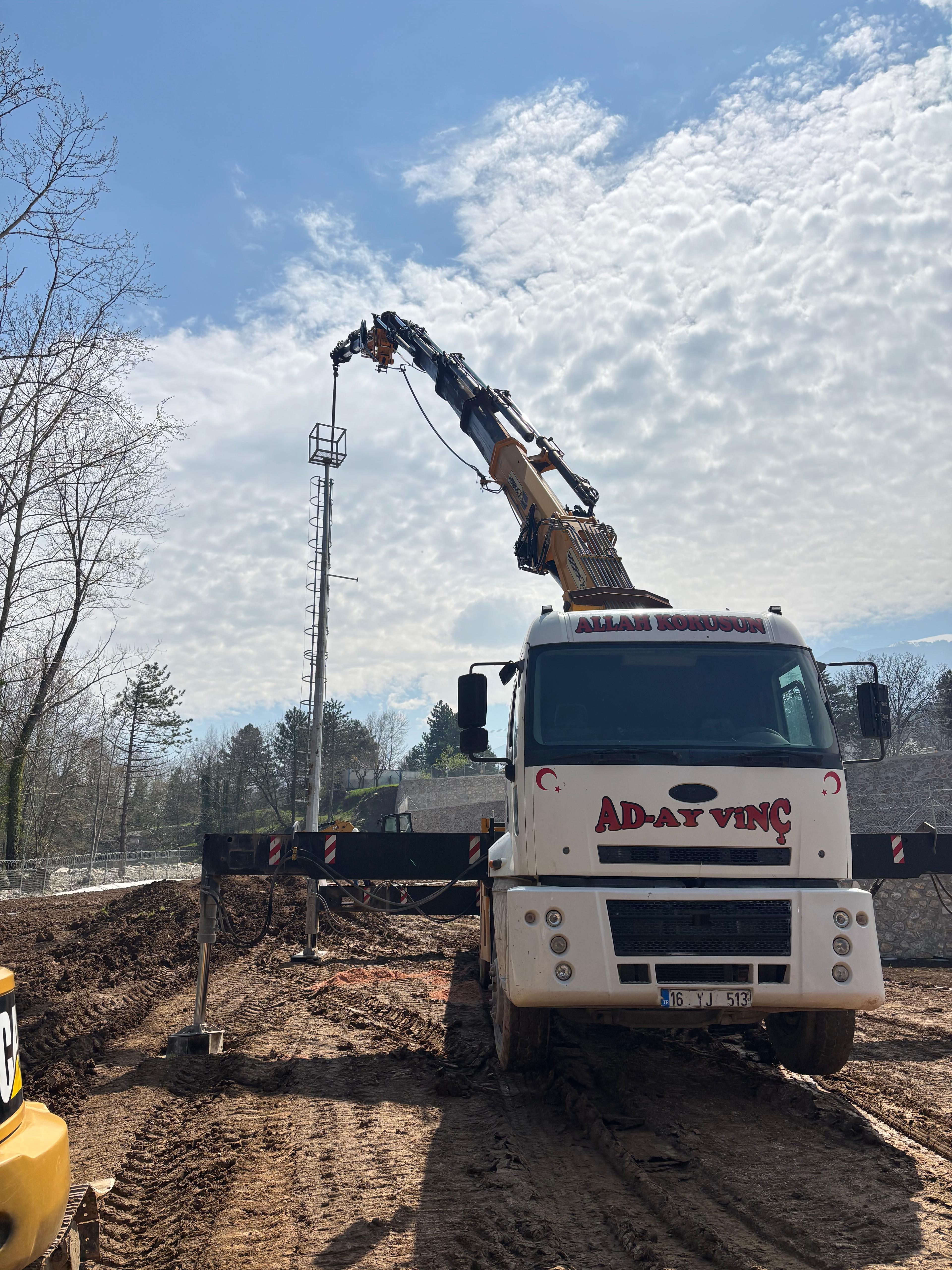 Yıldırım Vinç Kiralama Hizmetlerinde Doğru Ekipman Seçimi